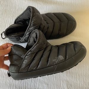 North face slippers